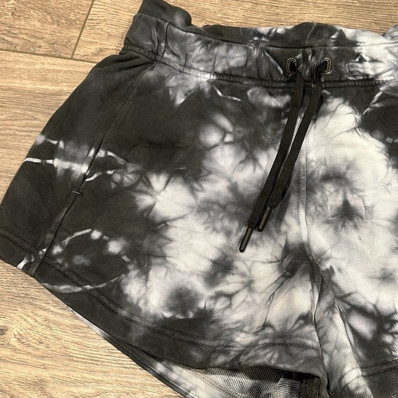 Lululemon Inner Glow Short 3" *Earth Dye
Earth Dye Stone - Picture 2 of 7